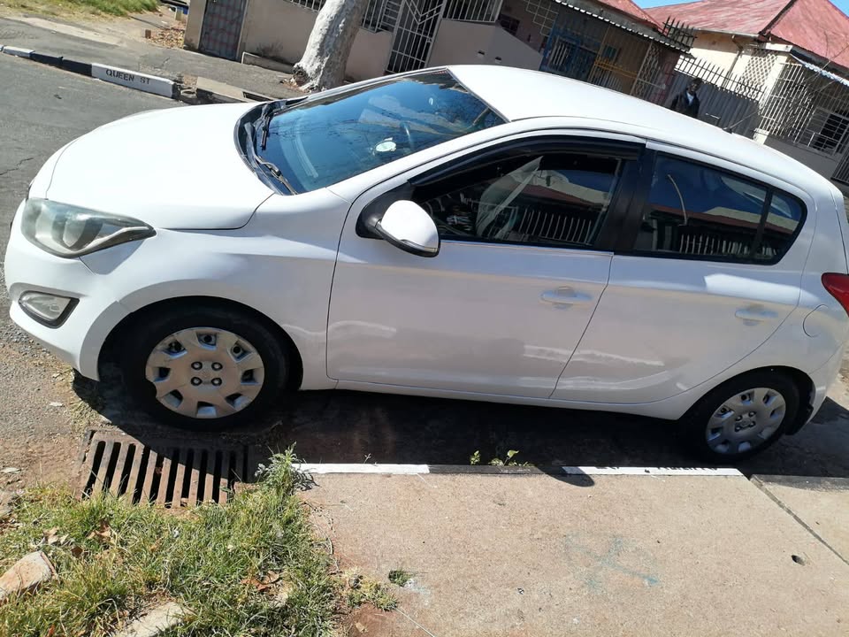 2013 HYUNDAI I20 MANUAL TRANSMISSION 1.4 IN EXCELLENT CONDITION