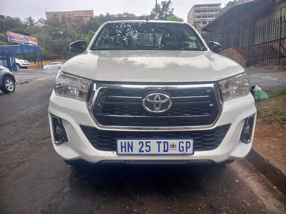 2018 TOYOTA HILUX SUPER CAB 2.4 GD6 DIESEL, MANUAL, WHITE COLOR, MILEAGE 125000KMS