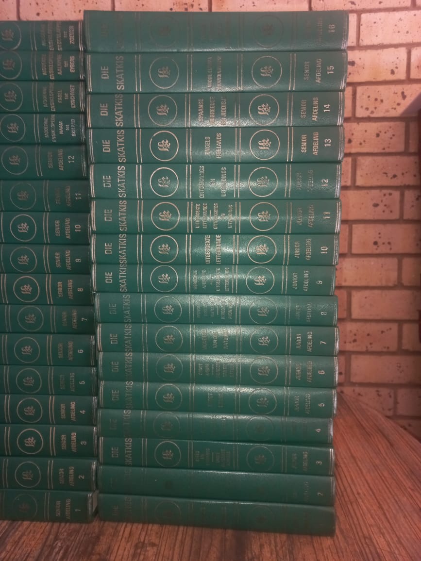 Vintage "Die Skatkis" Afrikaanse Ensiklopedie Stel