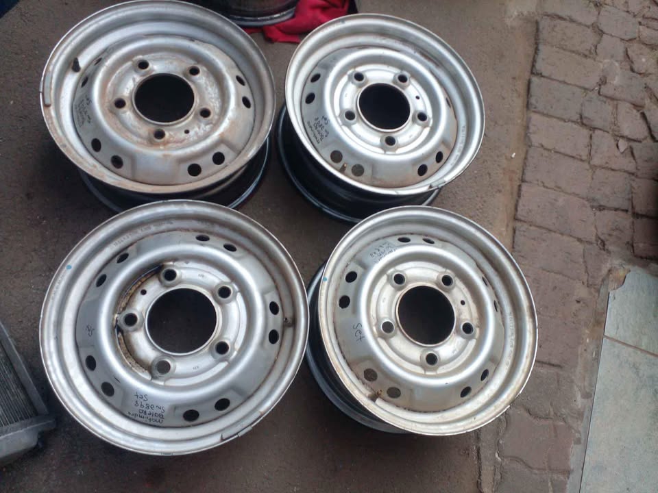 Mahindra bolero rims size 15 - Private Seller