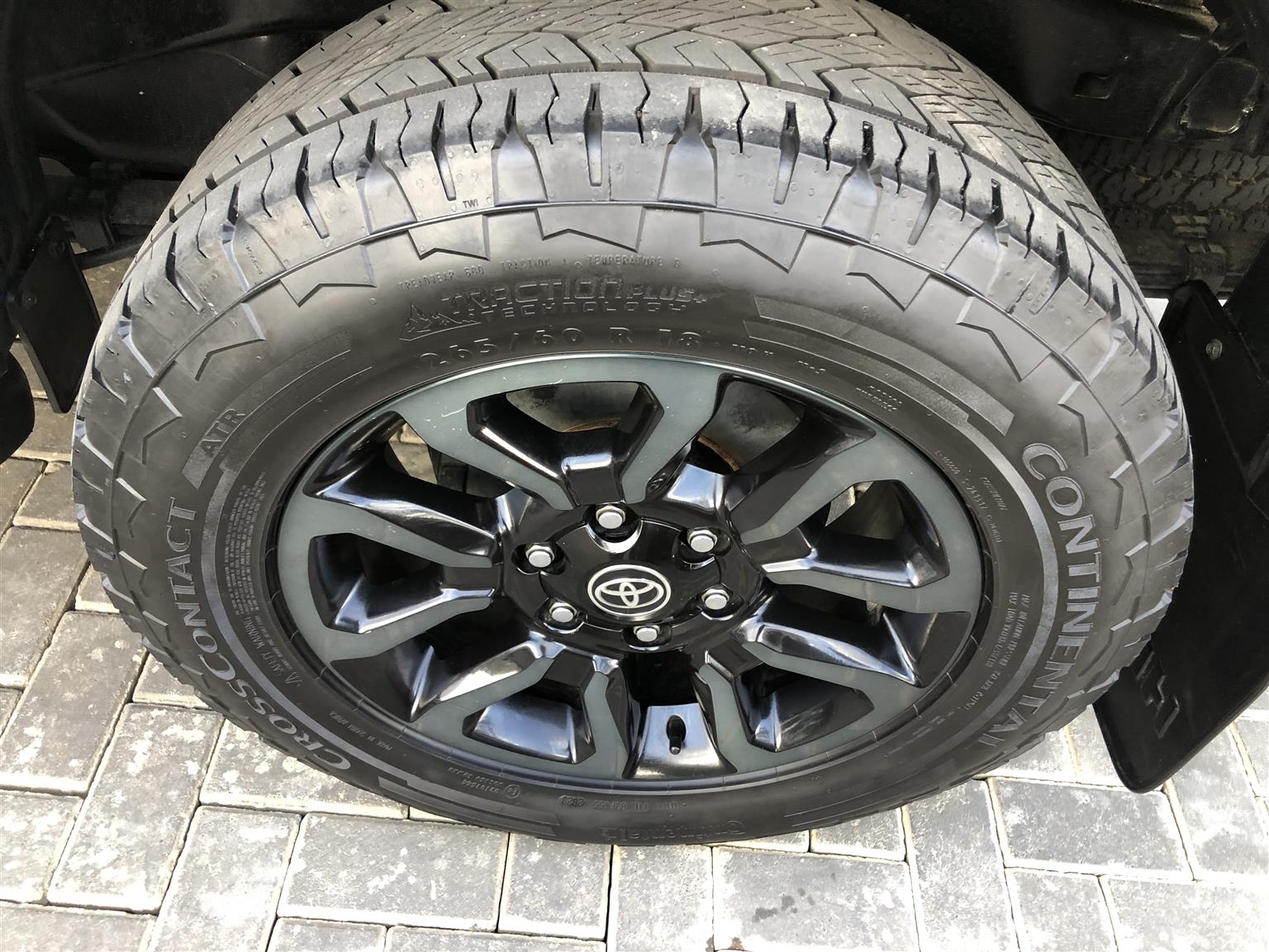 Used 2023 Toyota Hilux 2.8GD-6 double cab Legend auto - Private Seller Used 2023 Toyota Hilux 2.8GD-6 double cab Legend auto - Private Seller