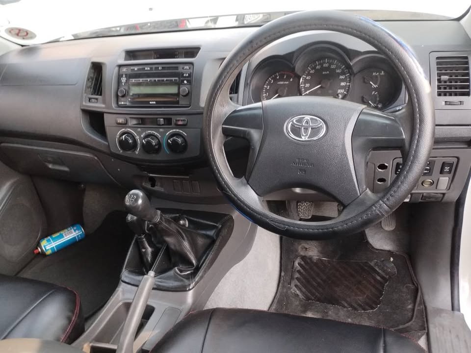 2012 TOYOTA HILUX 2.5 SINGLE CAB 4X4 HIGH RIDER MANUAL