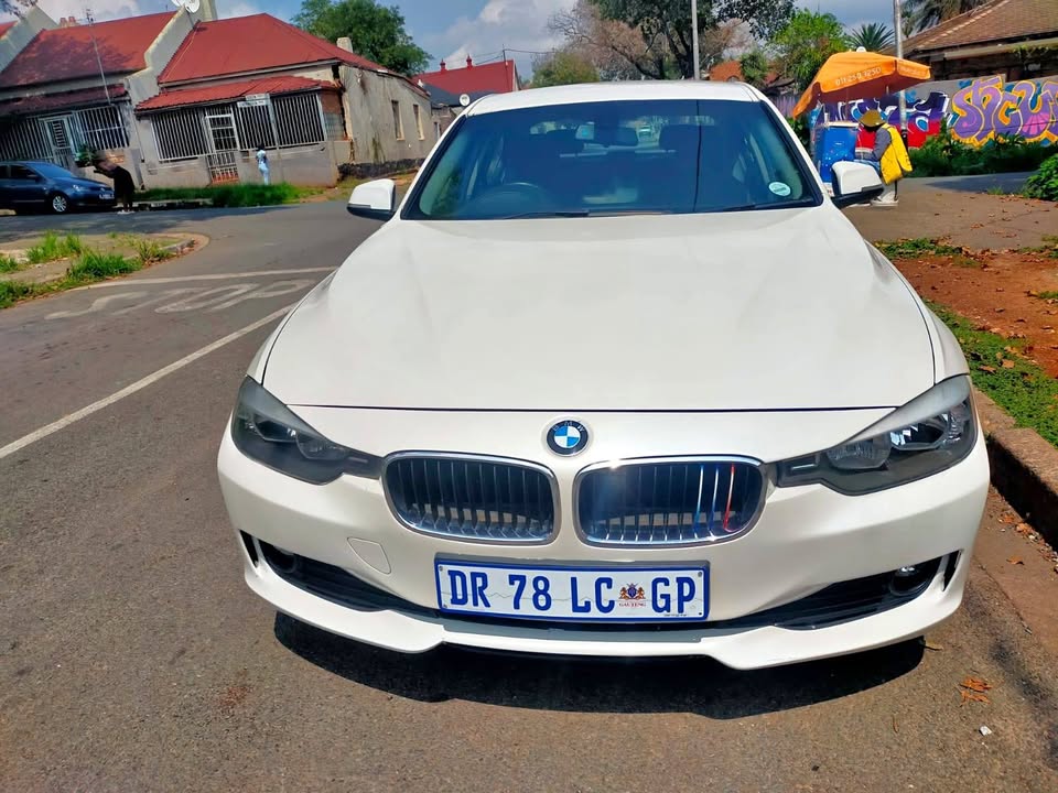 BMW 318i F30 Sedan Performance white colour 2015 for sale BMW 318i F30 Sedan Performance white colour 2015 for sale
