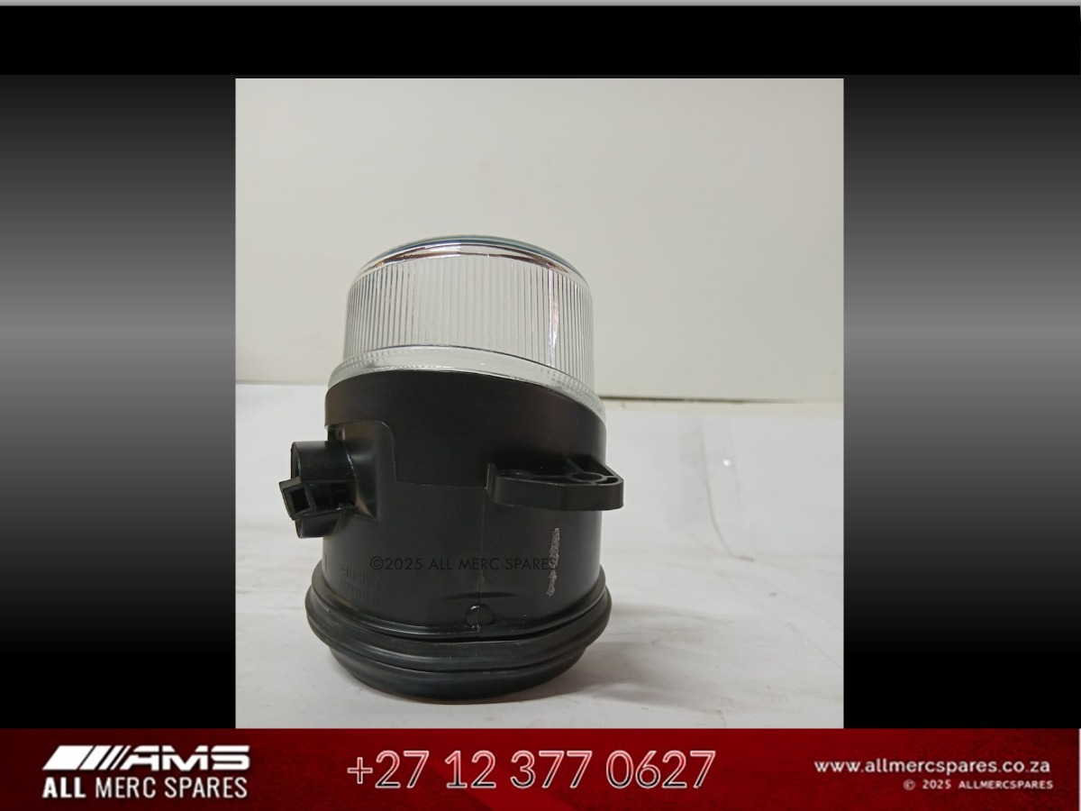 Brand new left front fog light for Mercedes W212. - Private Seller