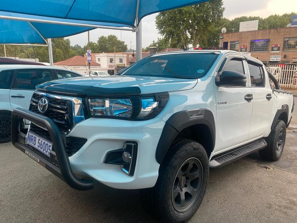 2017 TOYOTA HILUX 2.4 GD6 4X2 MANUAL