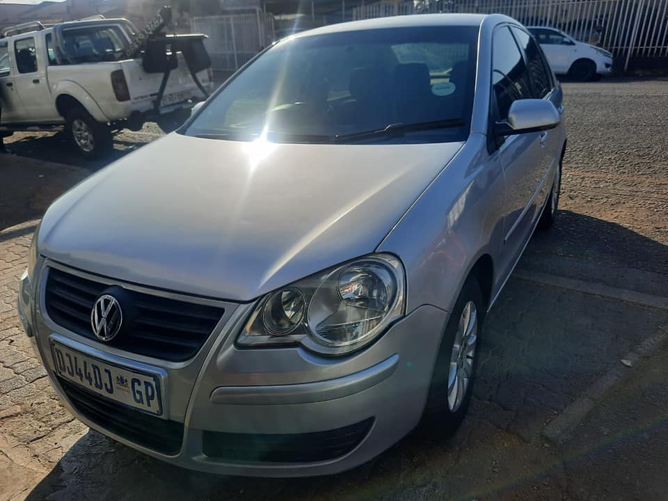 2009 Volkswagen polo Classic 1.6 Sedan Automatic with a Nice interior seat