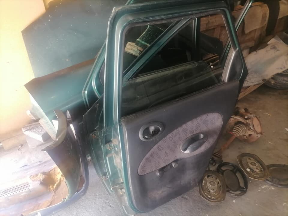 complete ford escort engine with gearbox and attachments and some extra spares - Private Seller