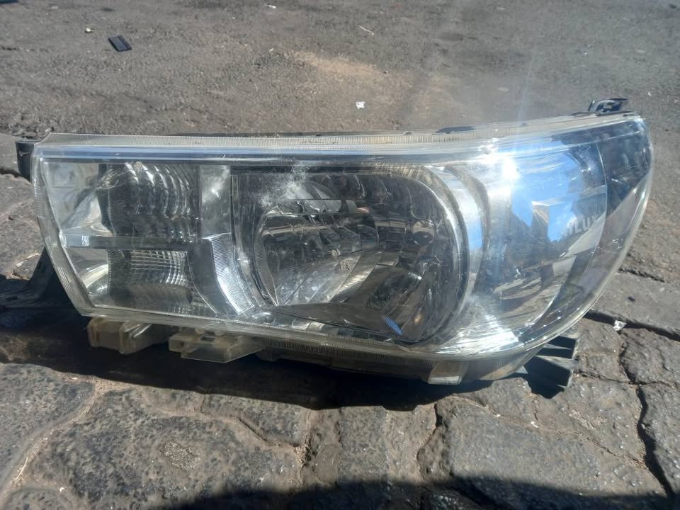 Toyota Hilux Right Side Headlight also Compatible with GD-6 - Private Seller Toyota Hilux Right Side Headlight also Compatible with GD-6 - Private Seller