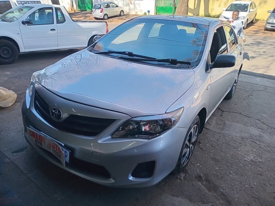 2014 Toyota Corolla quest 1.6Manual Silver Color  85,000KM