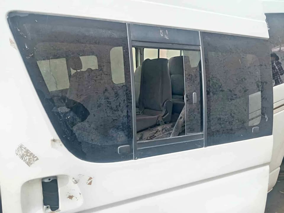 Toyota quantum 2.7 2007 sliding door glass