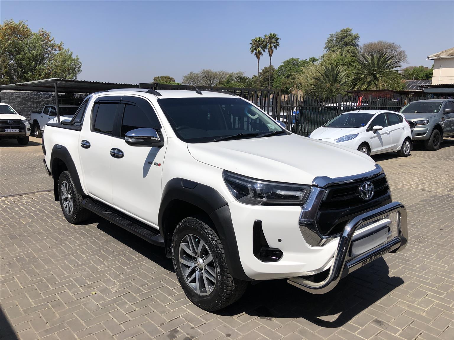 Used 2017 Toyota Hilux 2.8GD-6 double cab 4x4 Raider auto - Private Seller Used 2017 Toyota Hilux 2.8GD-6 double cab 4x4 Raider auto - Private Seller