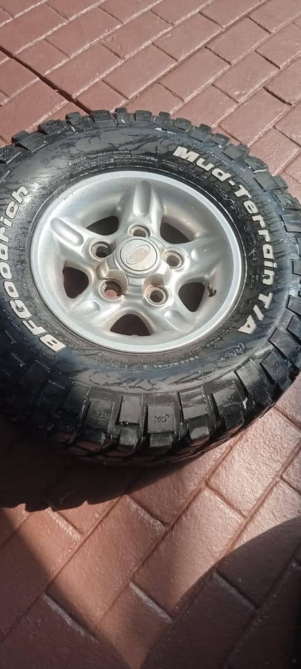 1x Bf goodridge Mud tyre 85% on a Land Rover Defender Mag - Private Seller 1x Bf goodridge Mud tyre 85% on a Land Rover Defender Mag - Private Seller