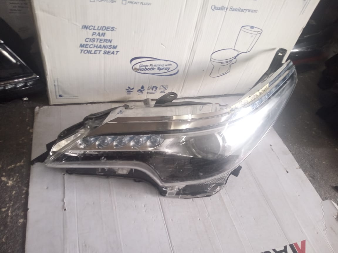 2017-2020 TOYOTA FORTUNER LEFT SIDE HEADLIGHT FOR SALE - Private Seller 2017-2020 TOYOTA FORTUNER LEFT SIDE HEADLIGHT FOR SALE - Private Seller