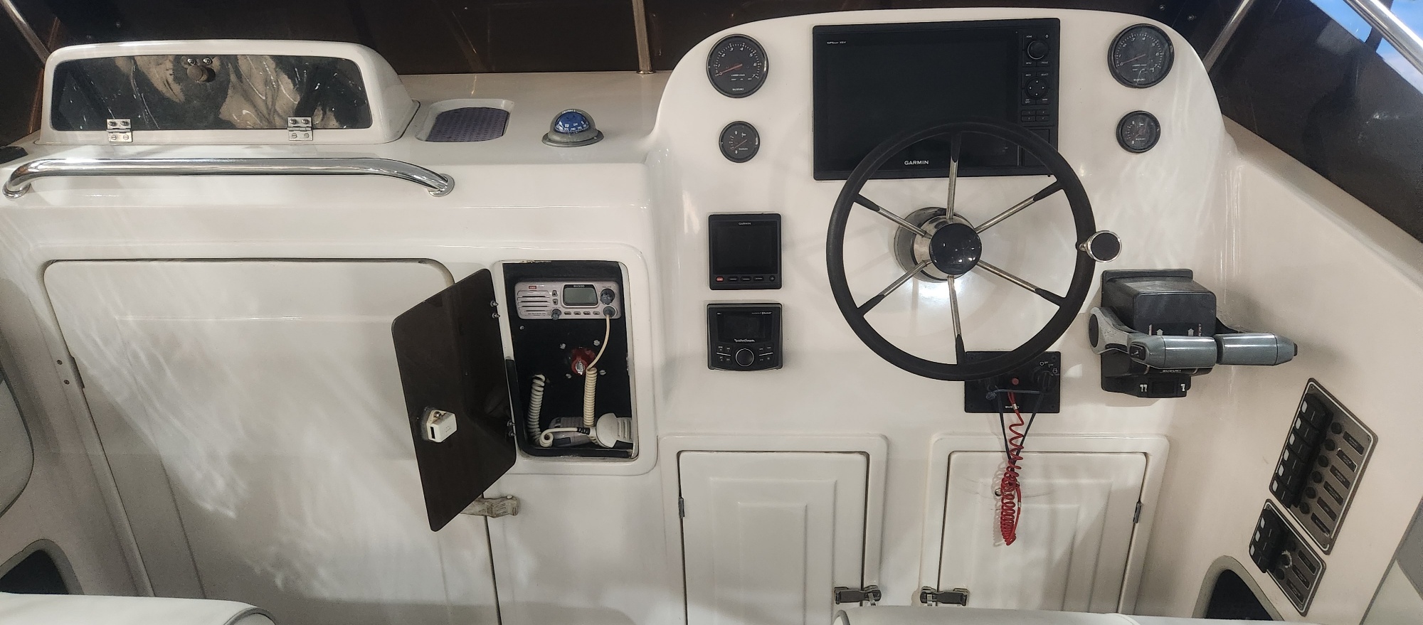 COBRA CAT 630 ON TRAILER 2 X 140 SUZUKI 4 STROKES 2014 MODEL 560 HOURS