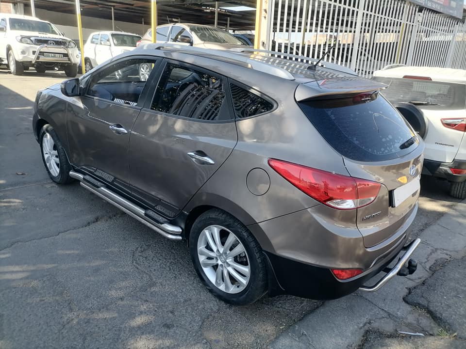 2011 Hyundai iX35 2.0 Automatic with a leather seat Spare key