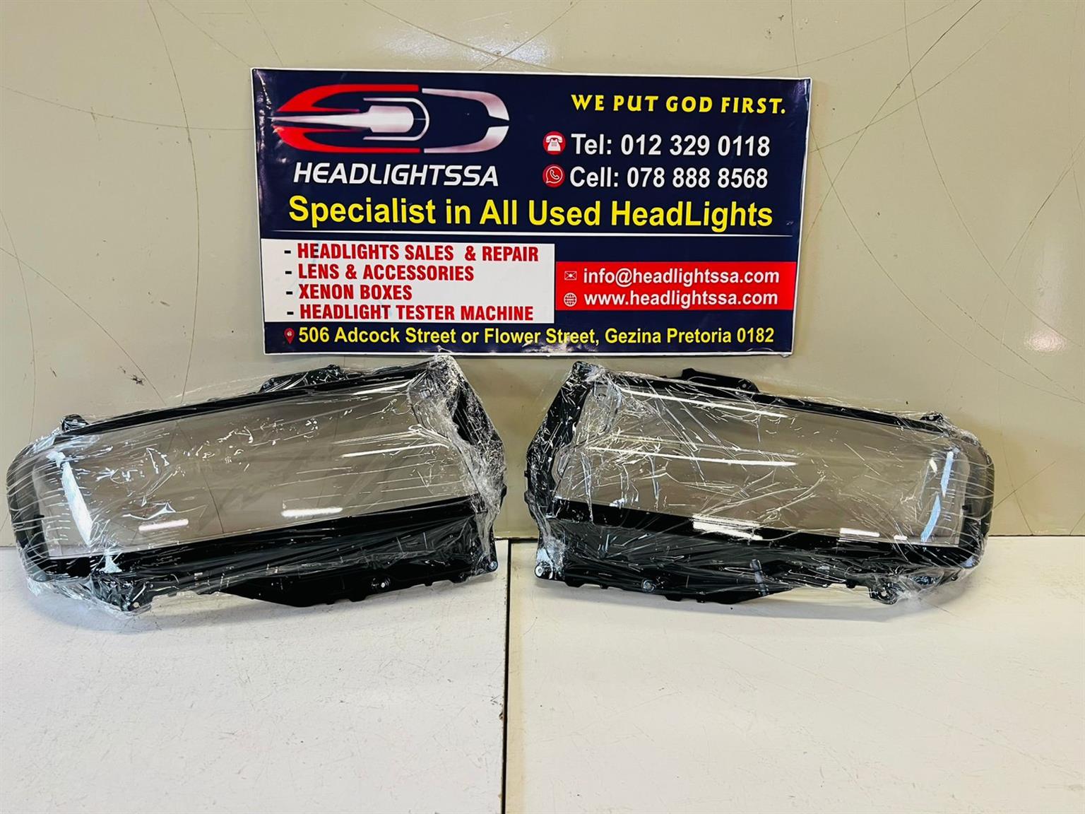 Toyota Land Cruiser LC300 left and right side headlight replacement lens - Private Seller Toyota Land Cruiser LC300 left and right side headlight replacement lens - Private Seller