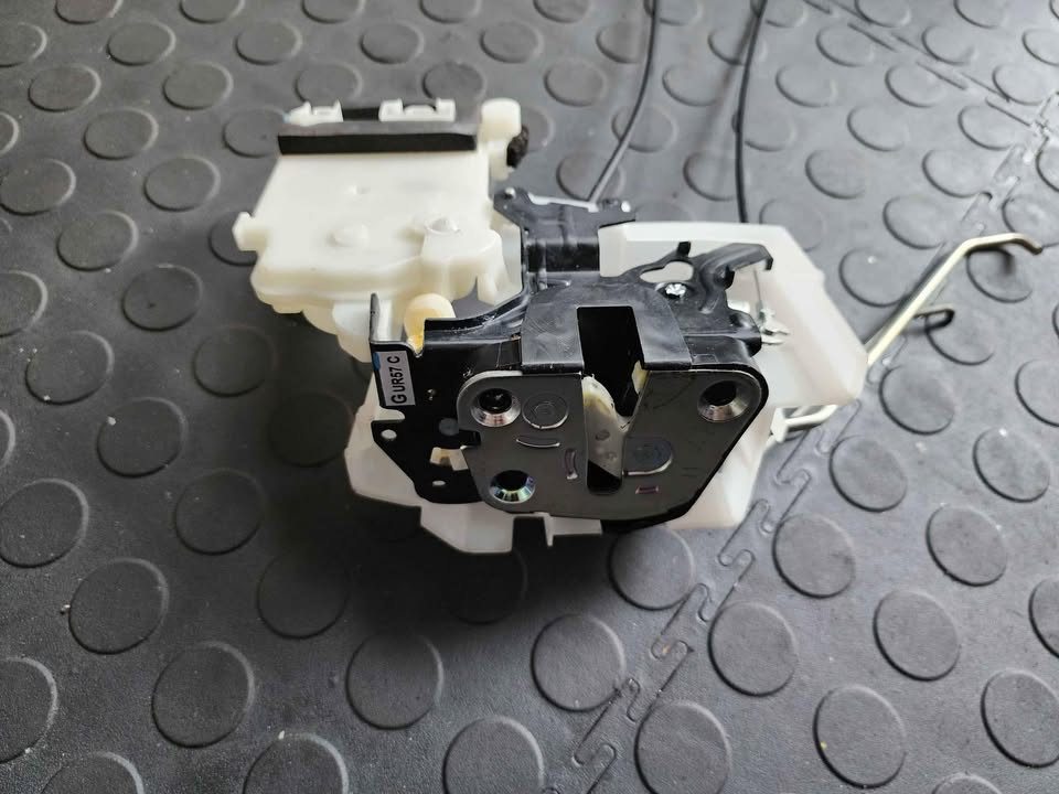 MAZDA CX7 / BT50 / RANGER DOOR LOCK ACTUATOR - OEM - RIGHT SIDE - Private Seller