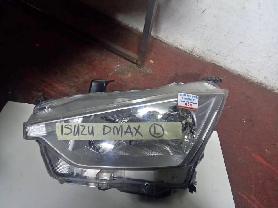 ISUZU D-MAX HEADLIGHT LEFT SIDE - Private Seller ISUZU D-MAX HEADLIGHT LEFT SIDE - Private Seller