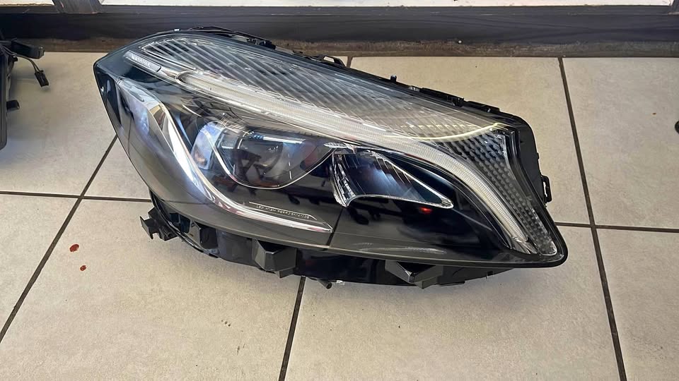 Mercedes Benz A class 176 facelift headlight