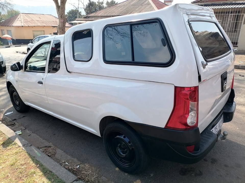 2018 NISSAN NP200 BAKKIE 1.6 IN EXCELLENT CONDITION  CANOPY