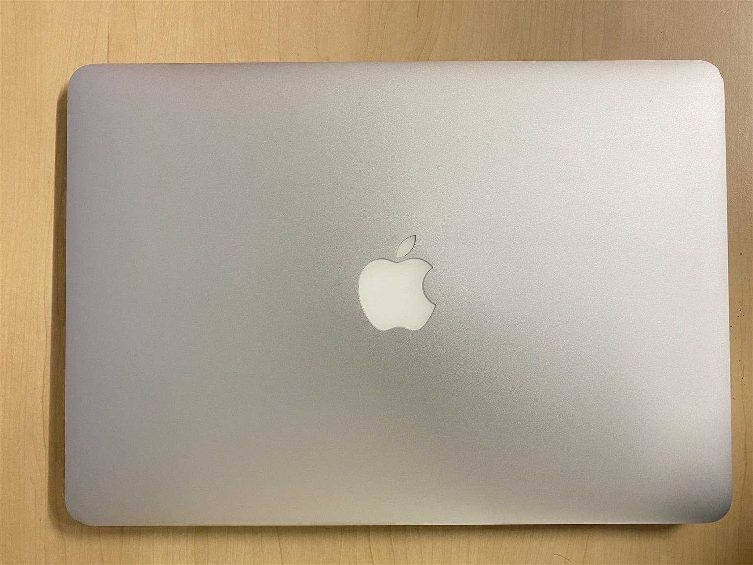 MacBook Air 2015 Core i5 128GB SSD 4GB Ram 13`` Display Excellent Condition
