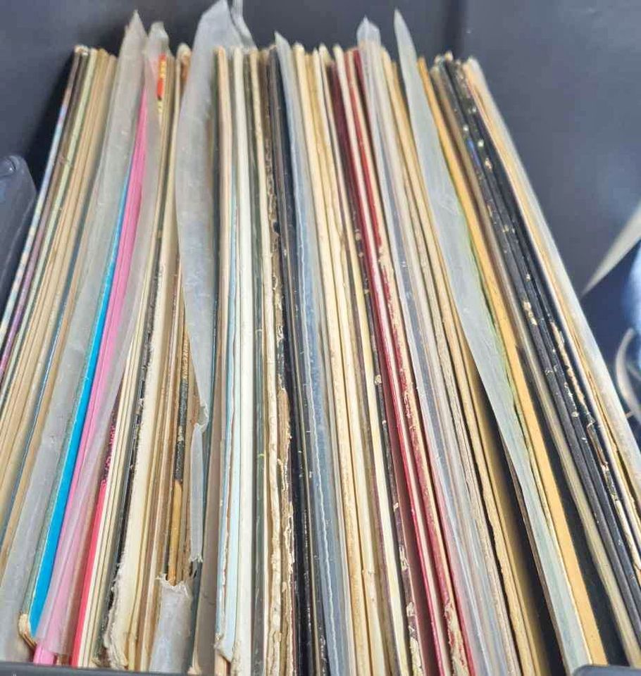 Various bundle of Vinyl records to sell Various bundle of Vinyl records to sell