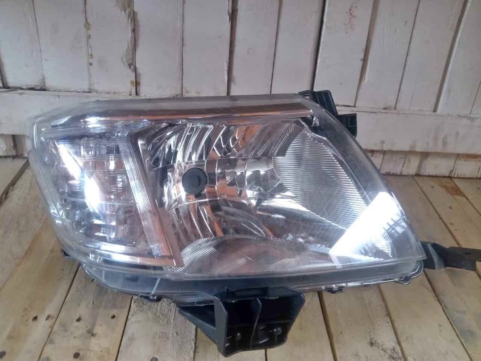 Toyota hilux 2011- rhs headlight - Private Seller Toyota hilux 2011- rhs headlight - Private Seller