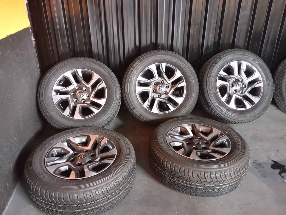 Brand new set of 18" original Toyota Fortuner rims with tyres available now - Private Seller