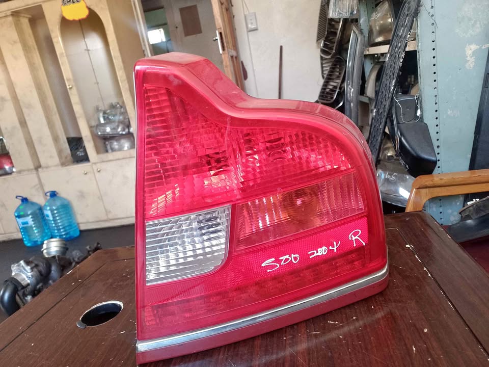 VOLVO S80 2004 RIGHT TAILLIGHT AVAILABLE DELIVERY AVAILABLE COUNTRY WIDE - Private Seller VOLVO S80 2004 RIGHT TAILLIGHT AVAILABLE DELIVERY AVAILABLE COUNTRY WIDE - Private Seller
