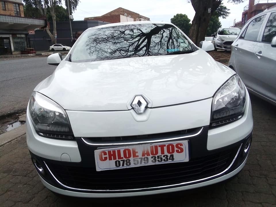 2013 model Renualt Megane 3 dynamic 1.6 engine capacity white color mileage 124000km service
