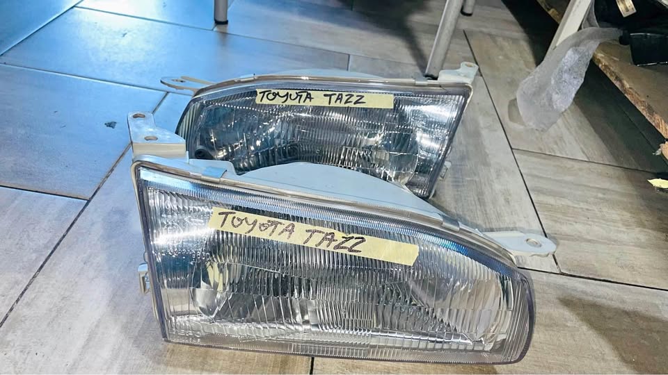 TOYOTA COROLLA RXI HEADLIGHTS - Private Seller TOYOTA COROLLA RXI HEADLIGHTS - Private Seller