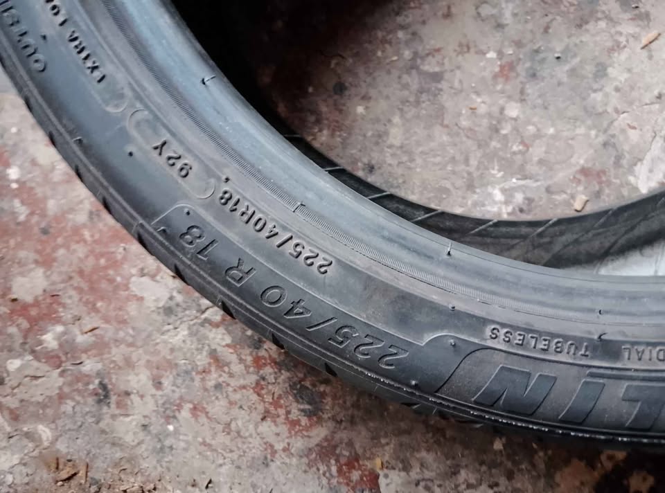 225/40/18 Michelin normal tyre for sell - Private Seller