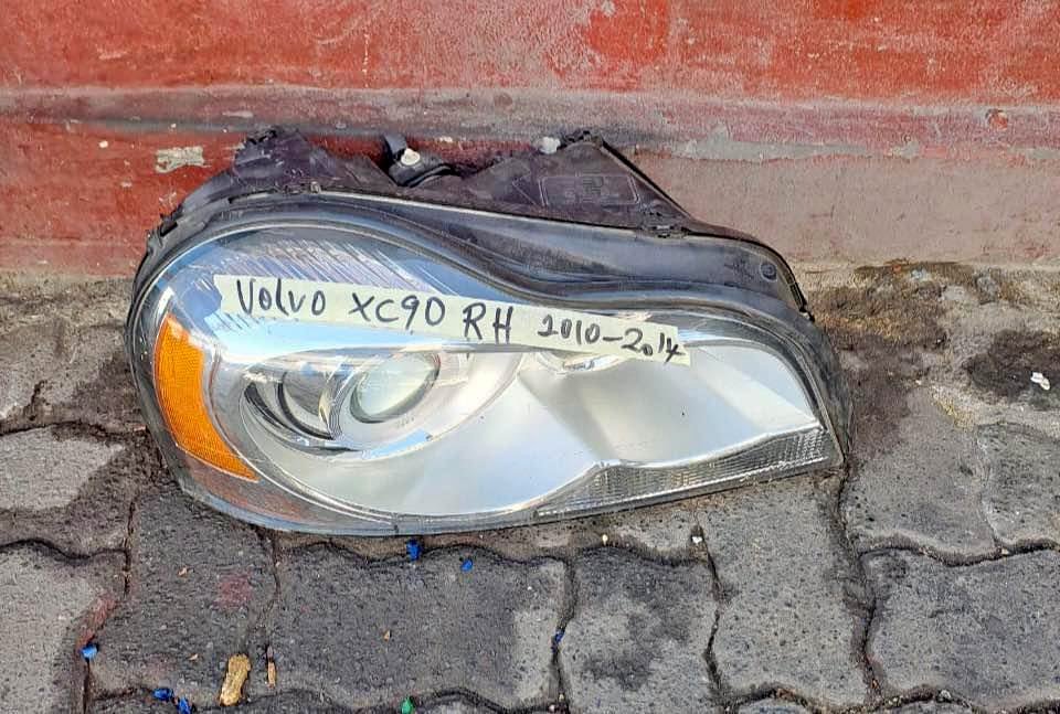 Volvo XC90 headlight 2010/14 - Private Seller Volvo XC90 headlight 2010/14 - Private Seller
