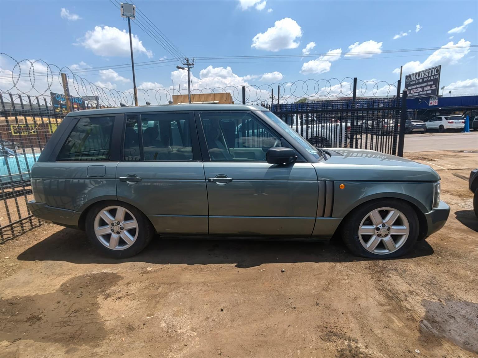 Land Rover Range Rover Big body 2006 4.4 petrol automatic stripping for spares