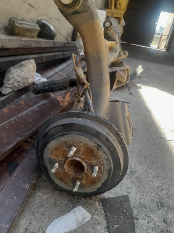 KIA RIO BACK SUSPENSION AVAILABLE - Private Seller