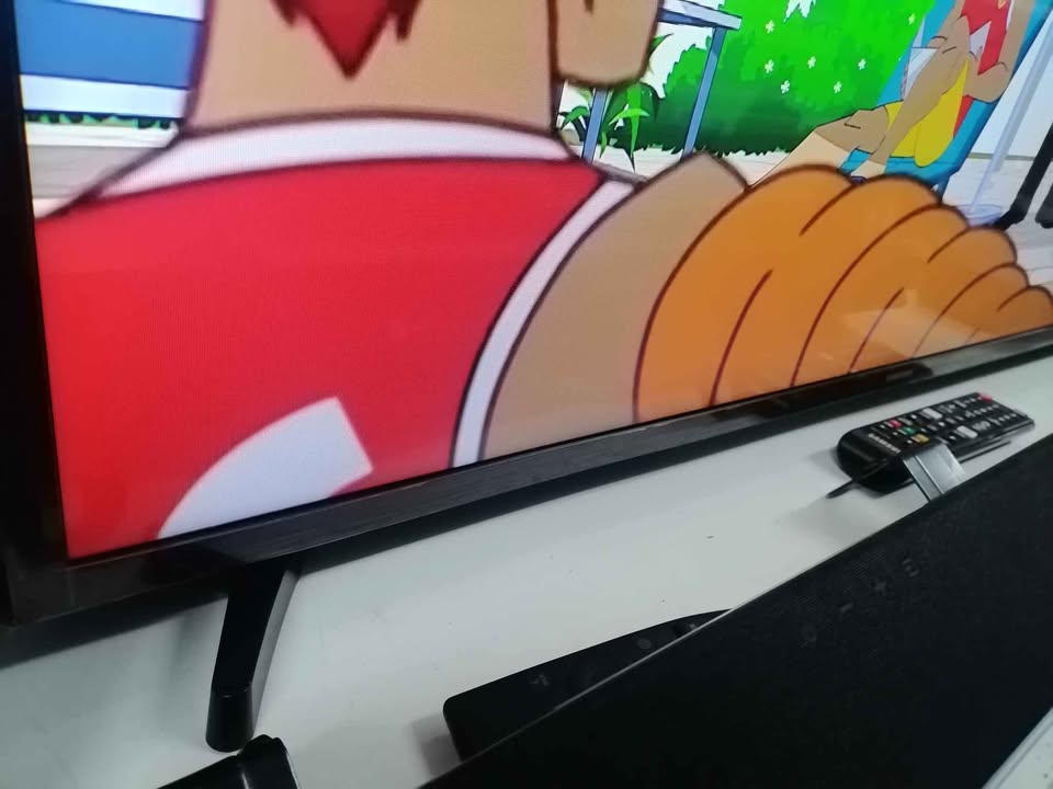 SAMSUNG 43" SMART TV