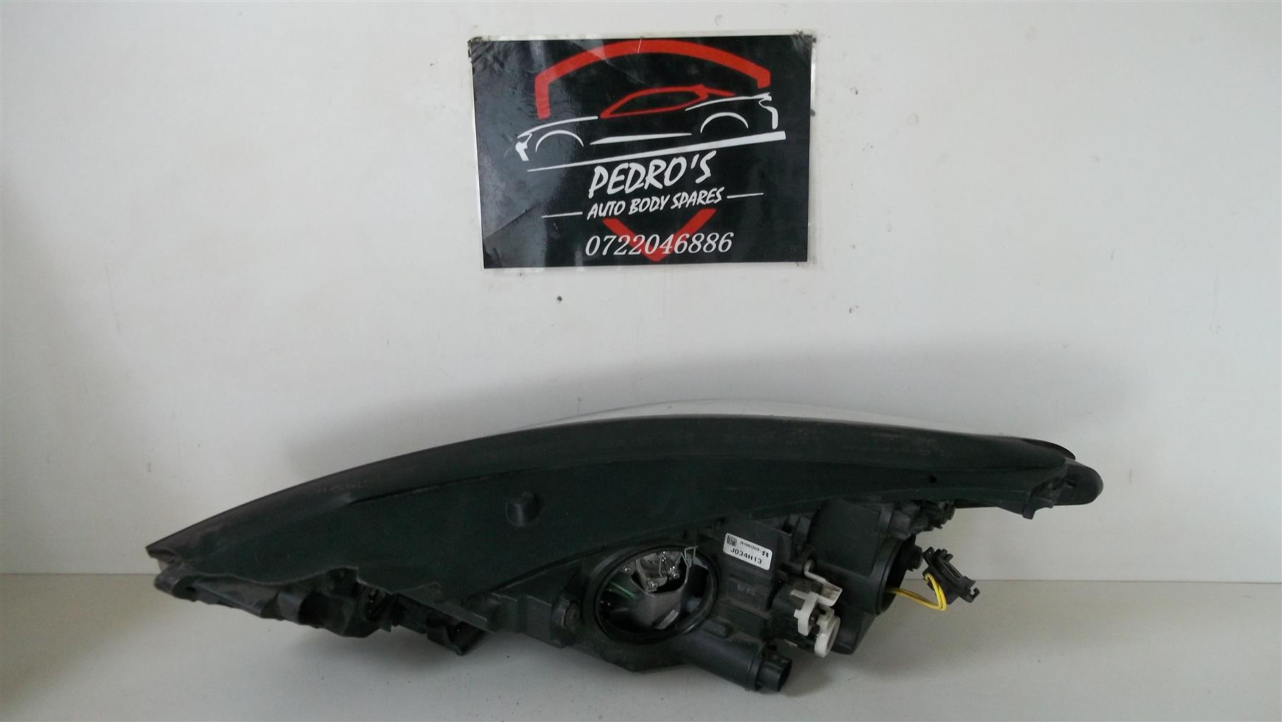 Hyundai Tucson right headlight - Private Seller