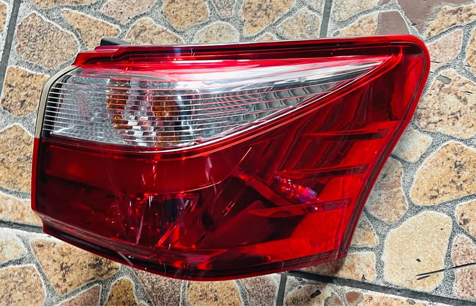 ISUZU MU-X MUX TAILLIGHT 2017/21 - Private Seller ISUZU MU-X MUX TAILLIGHT 2017/21 - Private Seller