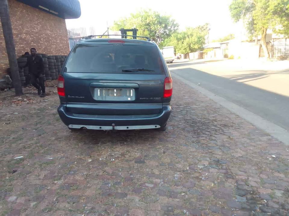 Stripping for spares 2007 Chrysler Grand Voyager 2.8 Petrol Automatic - Private Seller