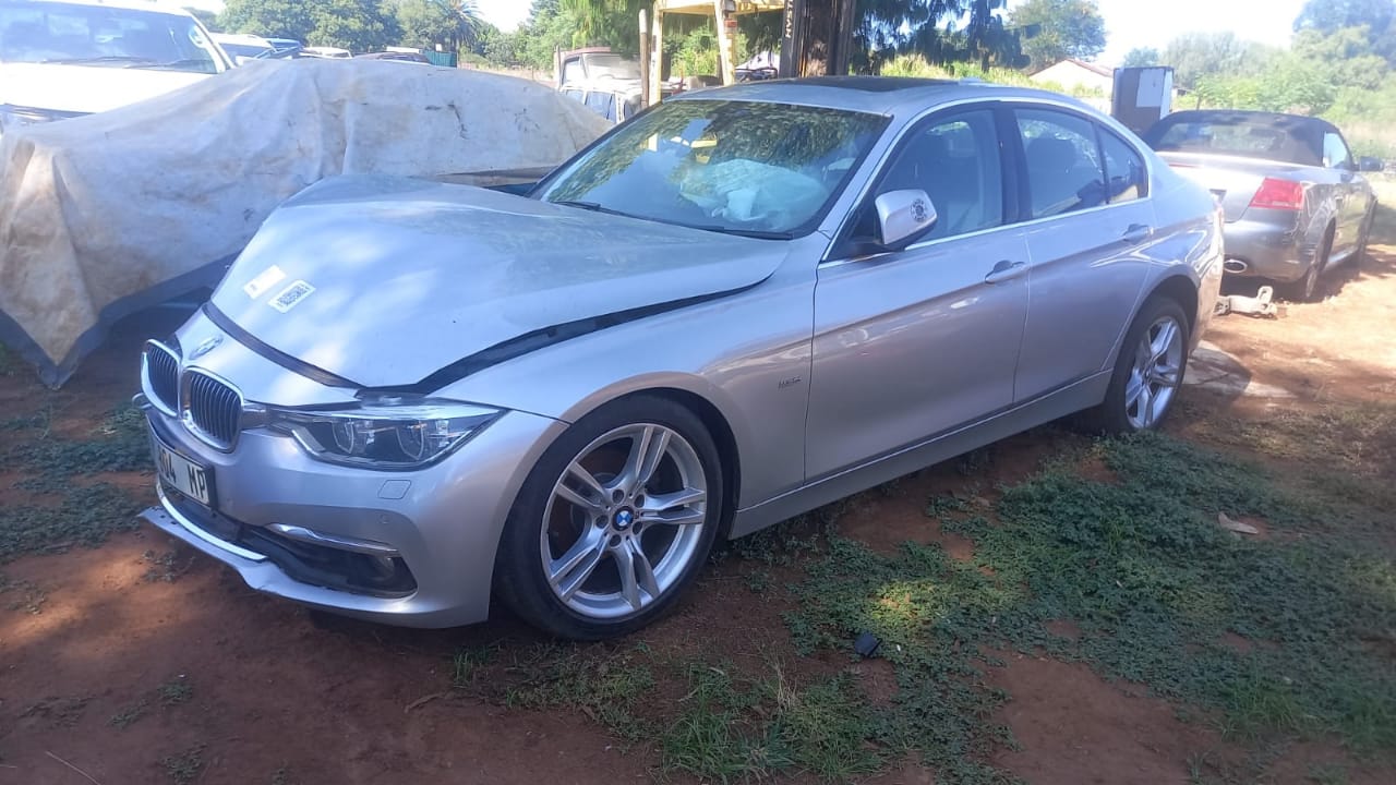BMW F30 Facelift 320i automatic - Private Seller