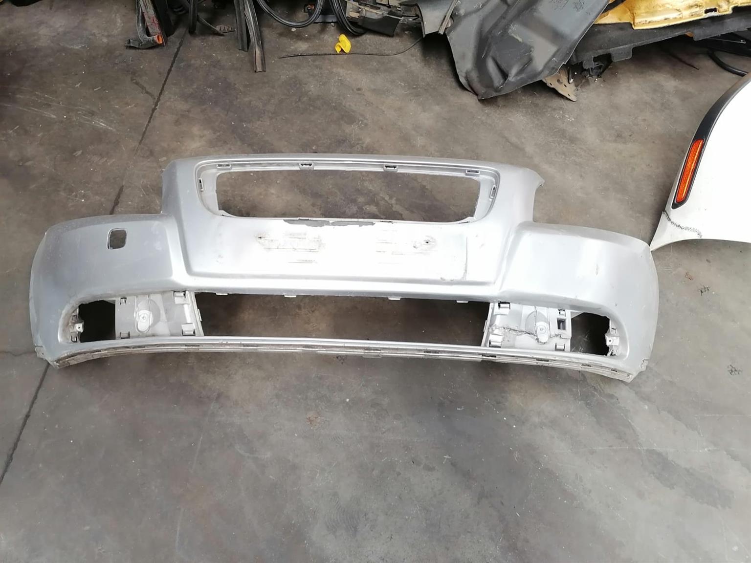 VOLVO S80 2002 2,9L FRONT BUMER FOR SALE (DELIVERY AVAILABLE COUNTRY WIDE) - Private Seller VOLVO S80 2002 2,9L FRONT BUMER FOR SALE (DELIVERY AVAILABLE COUNTRY WIDE) - Private Seller