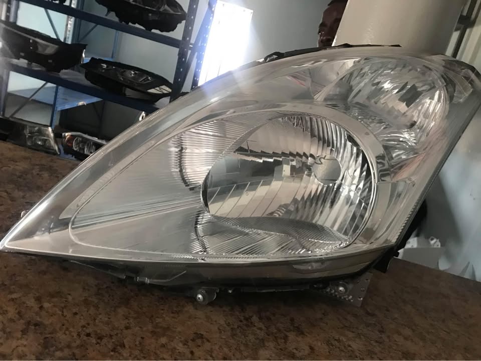2015 Suzuki swift headlight right side - Private Seller 2015 Suzuki swift headlight right side - Private Seller