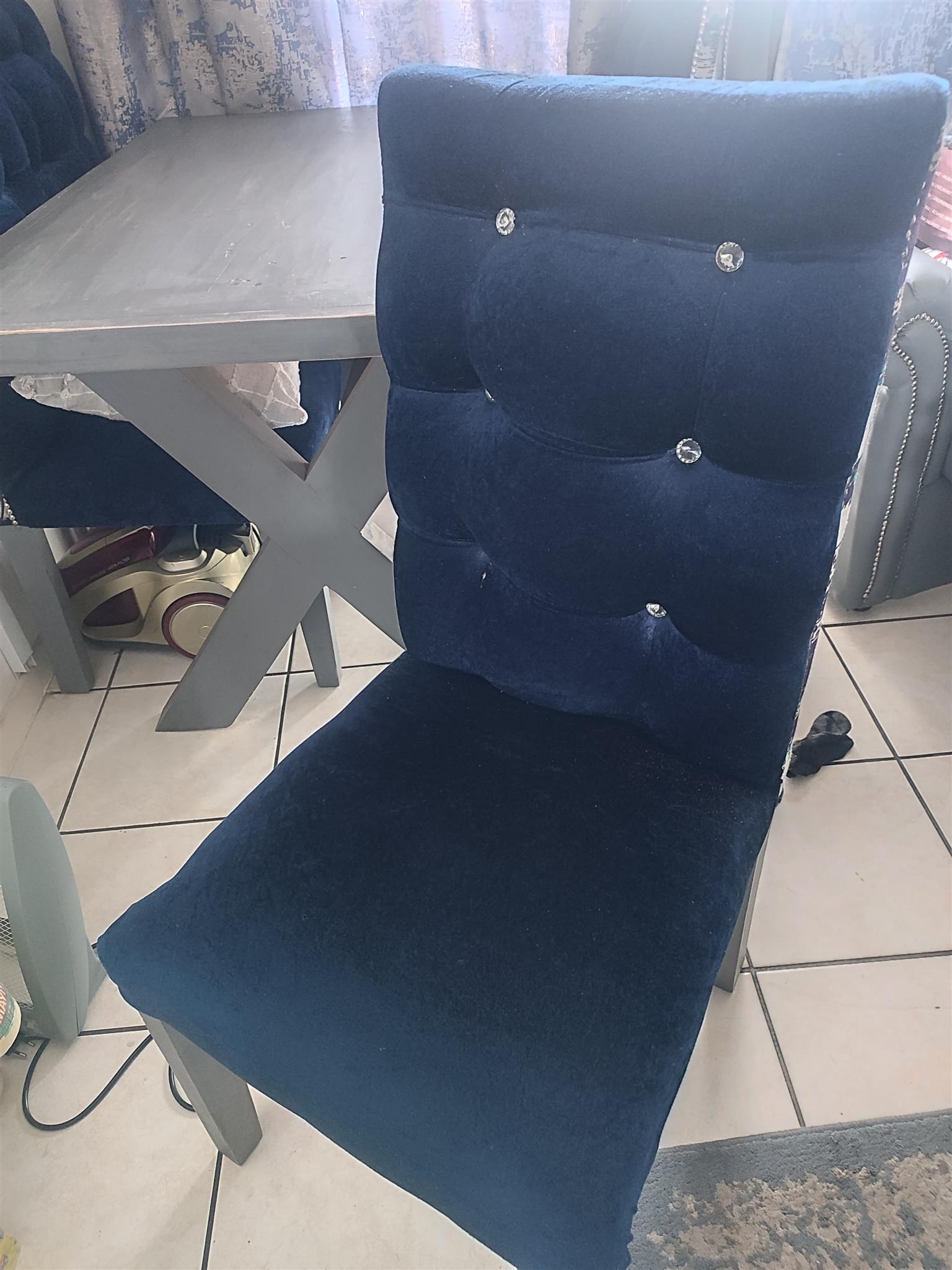 High quality 4 chair table set for just R4500