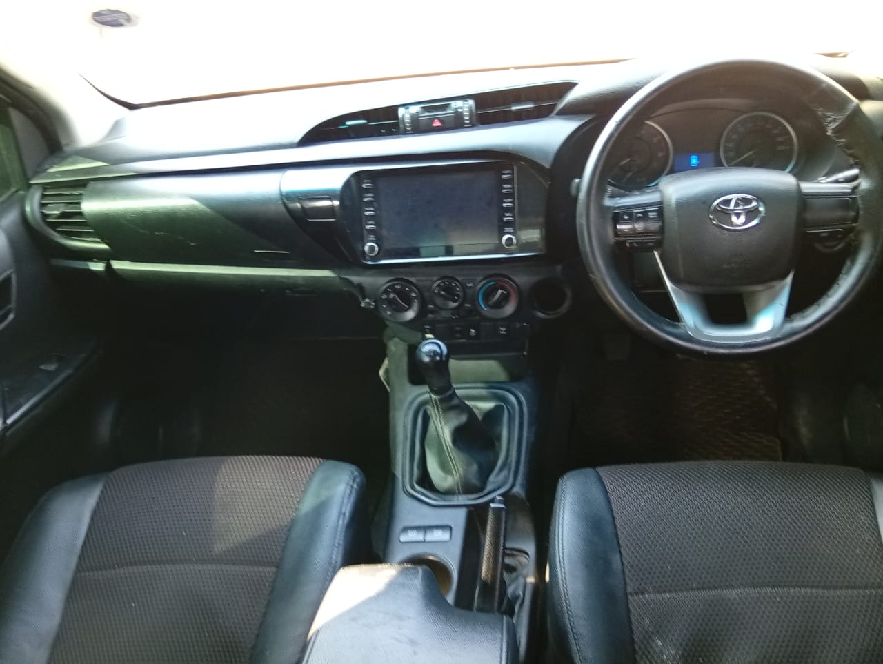 2020 Toyota Hilux 2.8 Legend50 GD6 DoubleCab Bakkie Raider Manual 163,000km Leat