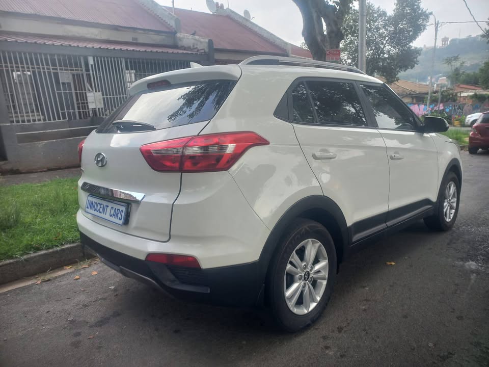 2016 Hyundai Creta SUV. Engine Capacity 1.6 Petrol, Manual, White Color, Mileage 107000km,