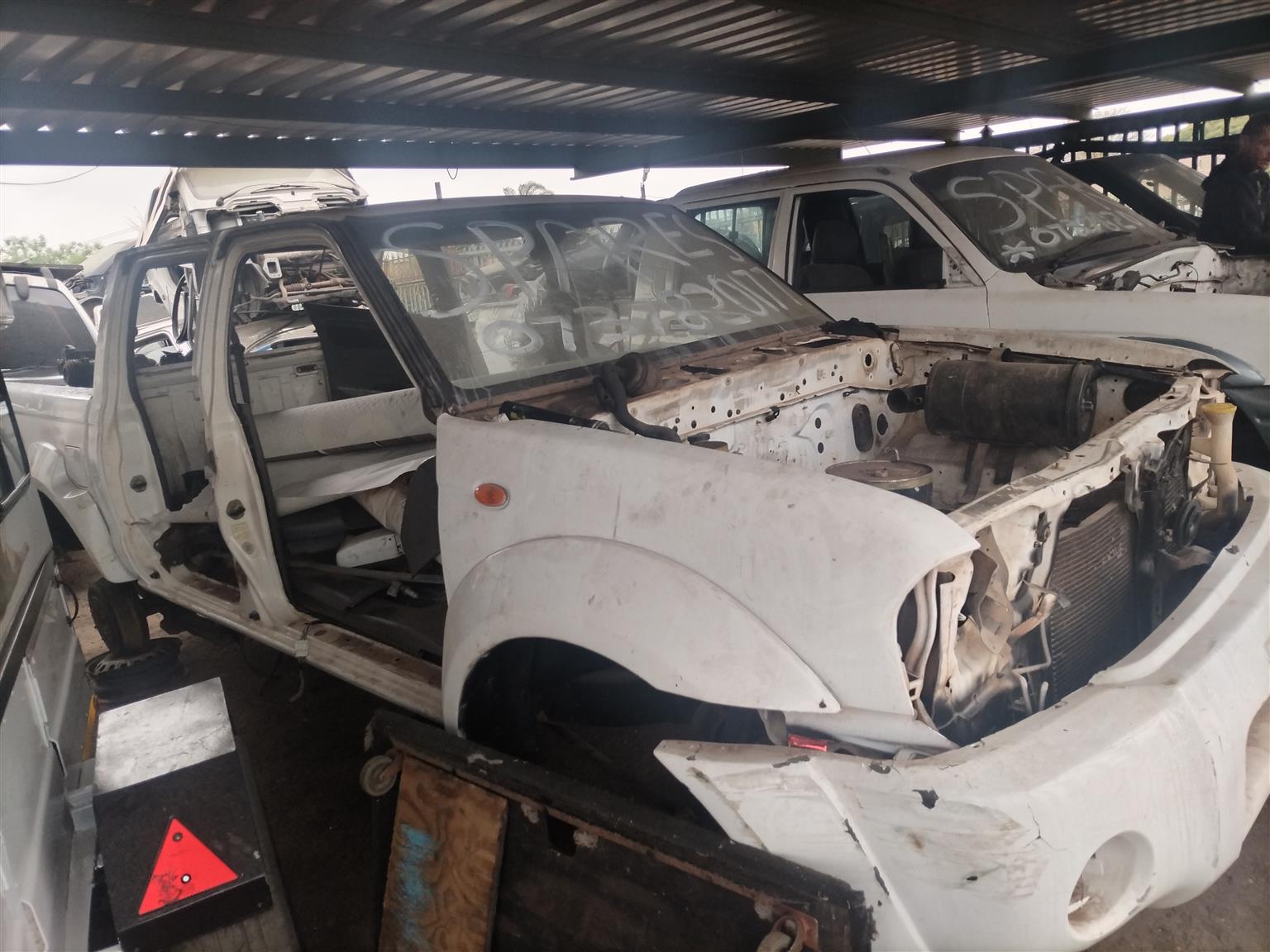 Nissan hardbody double cab body with papers - Private Seller