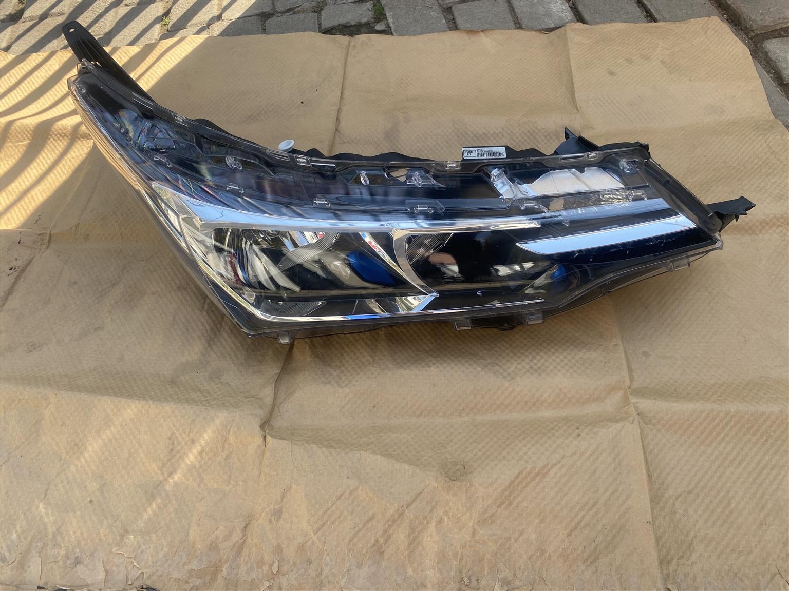 2018 TOYOTA COROLLA PRESTIGE LED HEADLIGHT RIGHT SIDE FOR SALE