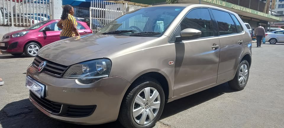 2016 VW POLO VIVO 1.4 MANUAL TRANSMISSION, GOLD, 81000KM, USED ACCIDENT FREE NO DAMAGE