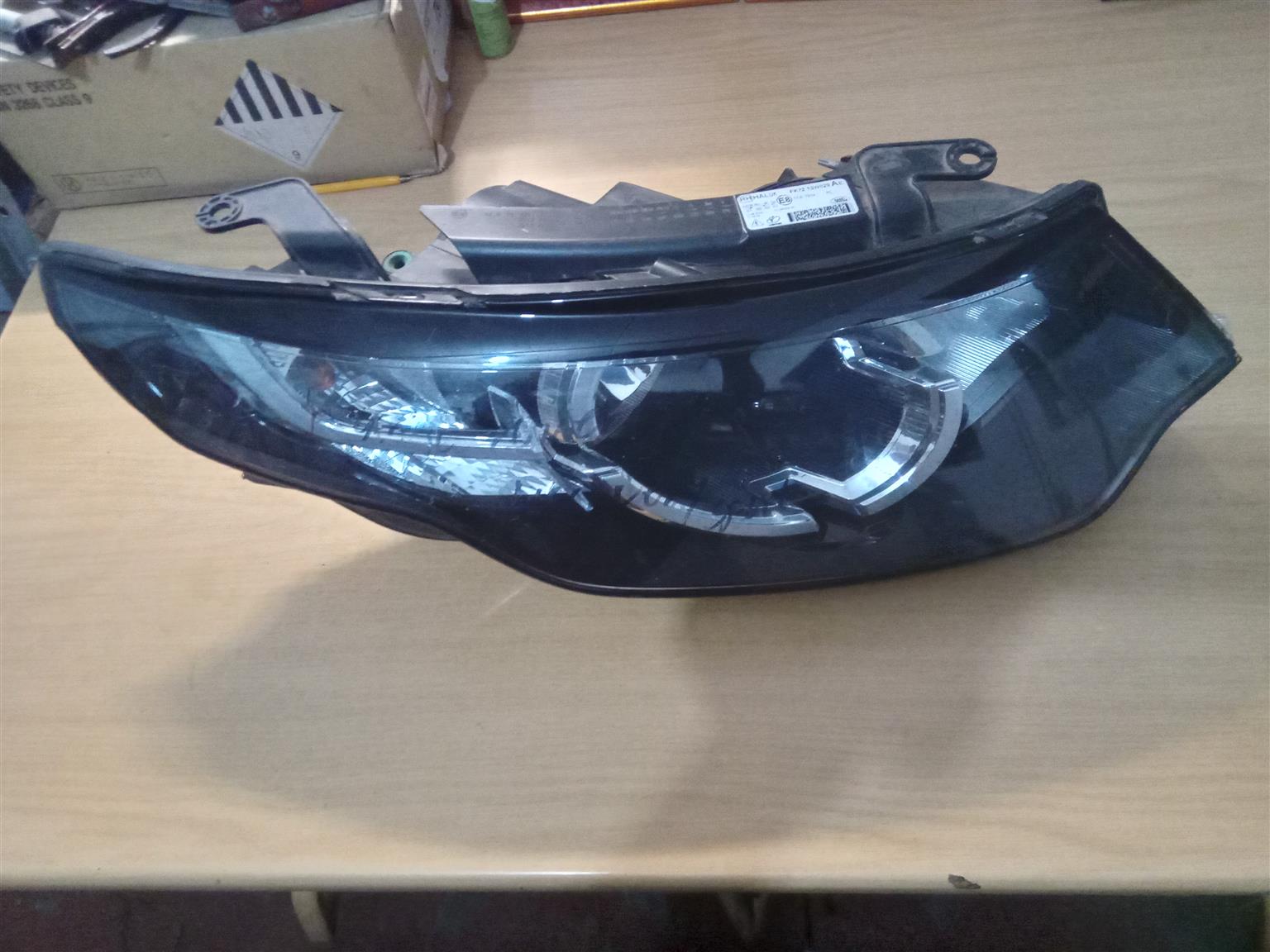Land Rover Discovery Sport Headlight - Private Seller Land Rover Discovery Sport Headlight - Private Seller