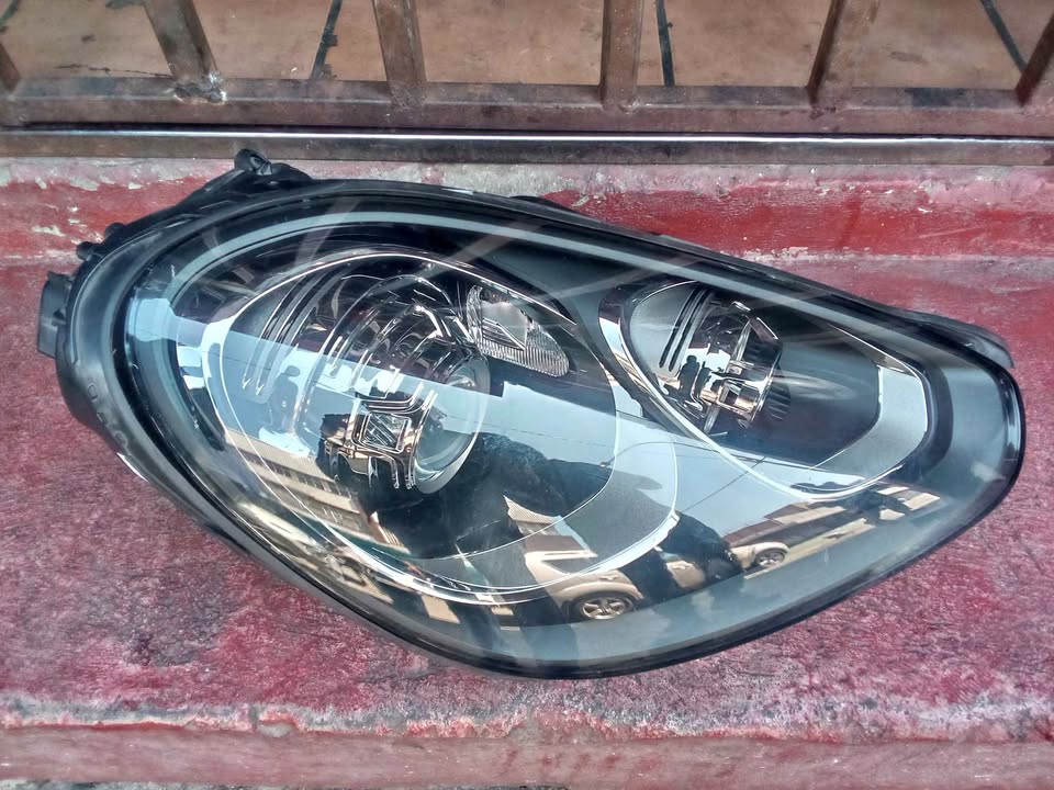 PORSCHE CAYENNE HEADLIGHT RIGHT SIDE 2017,2018,2020 MODEL VERY CLEAN - Private Seller PORSCHE CAYENNE HEADLIGHT RIGHT SIDE 2017,2018,2020 MODEL VERY CLEAN - Private Seller